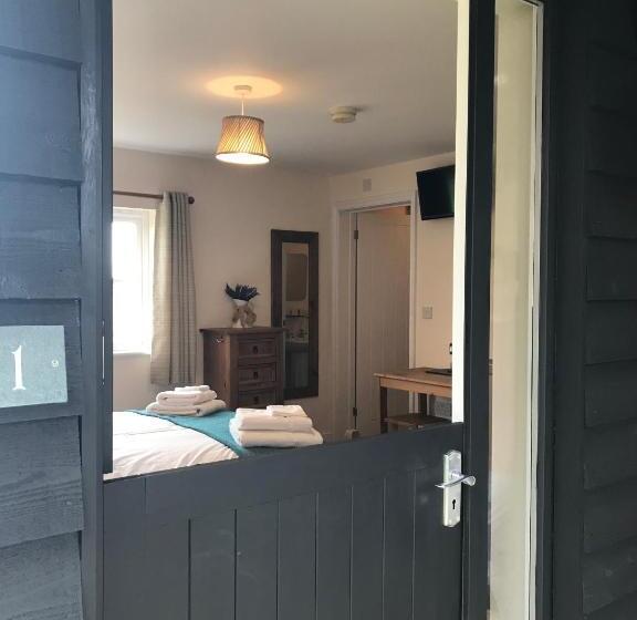 스탠다드 룸, The Stables Kings Ripton