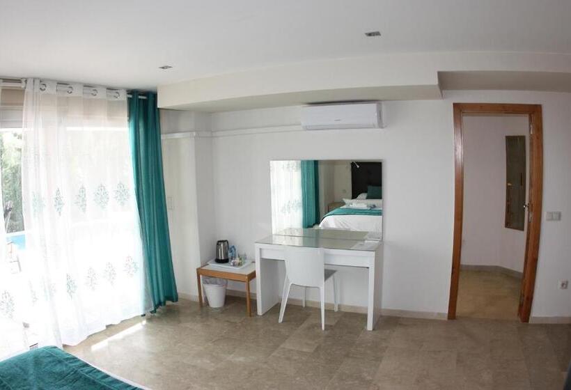 プールビュースタンダードルーム, Villa Tranquila