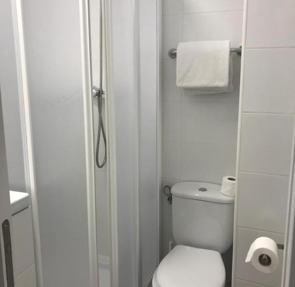 اتاق ساده با بالکن, Hostal La Terrassa