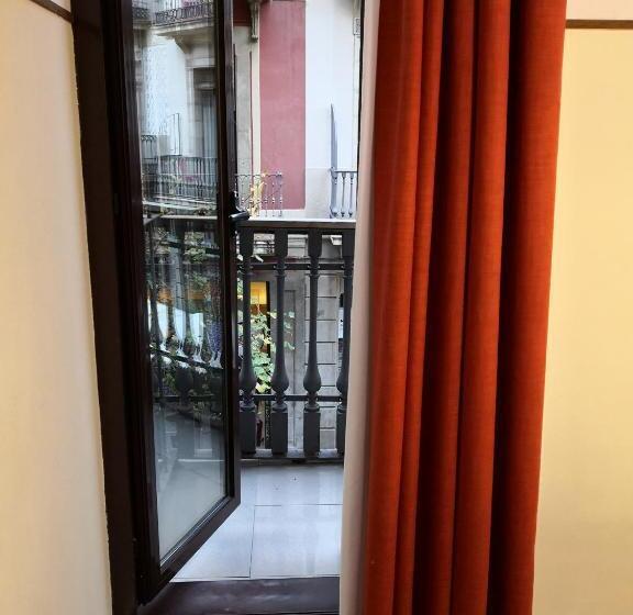 اتاق ساده با بالکن, Hostal La Terrassa