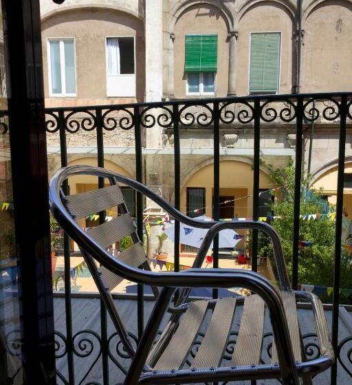 اتاق ساده با بالکن, Hostal La Terrassa