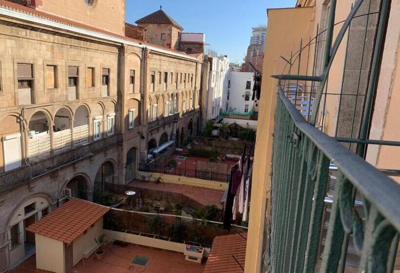 اتاق ساده با بالکن, Hostal La Terrassa