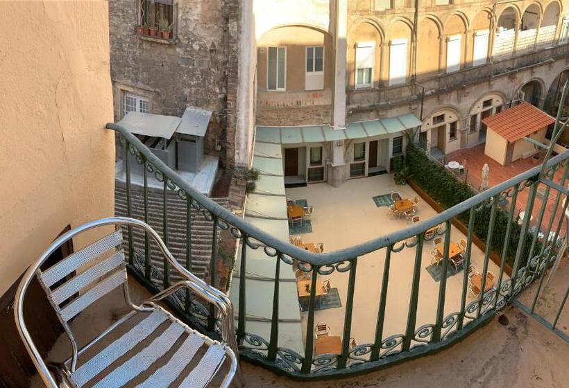 اتاق استاندارد با بالکن, Hostal La Terrassa