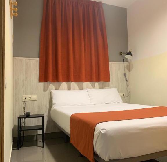 اتاق اکونومی یک تخته, Hostal La Terrassa