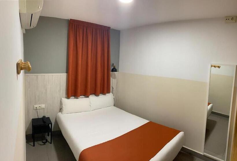 اتاق اکونومی یک تخته, Hostal La Terrassa