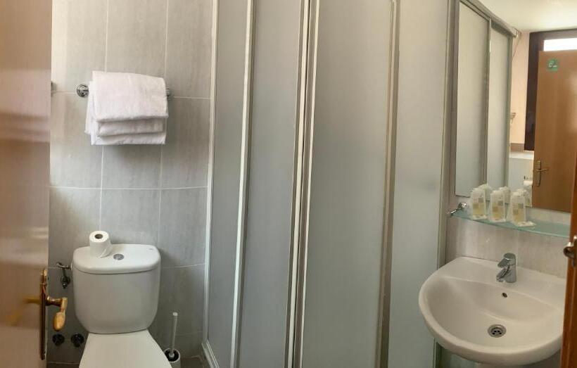 اتاق سوپریور, Hostal La Terrassa