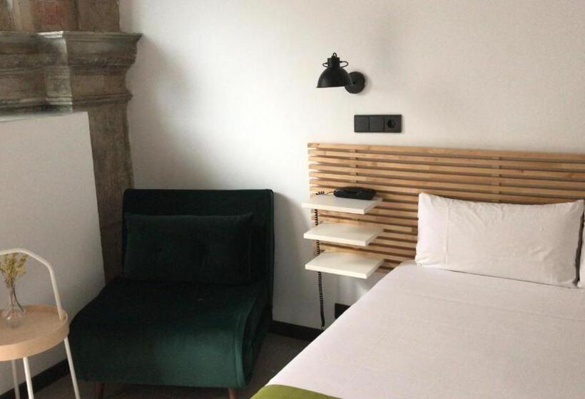 اتاق سوپریور, Hostal La Terrassa