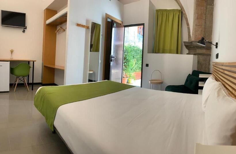اتاق سوپریور, Hostal La Terrassa