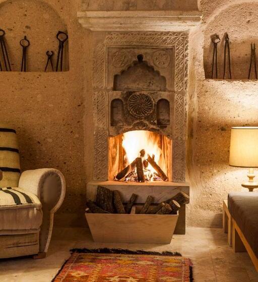 주니어 스위트, Argos In Cappadocia