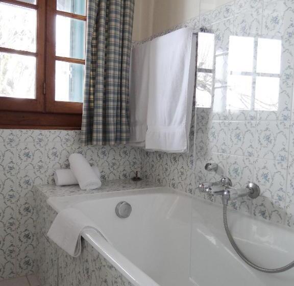 스위트, Auberge Des Chasseurs