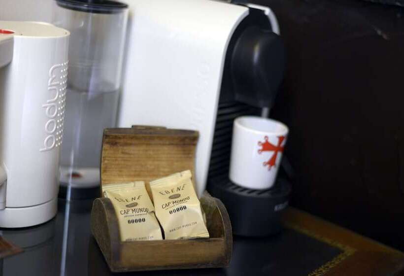 디럭스 룸, D Aragon   Place De La Comédie