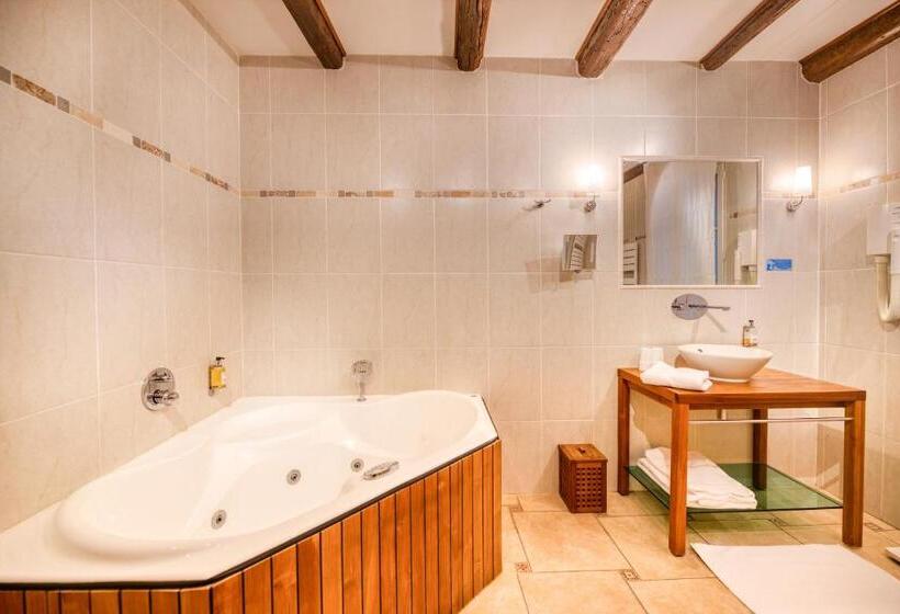 Номер Deluxe, D Aragon   Place De La Comédie