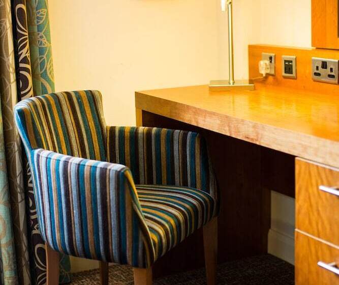 スタンダードトリプルルーム, Drayton Manor