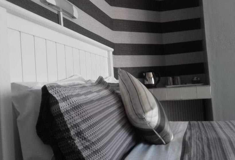 חדר סופריור, Elmfield