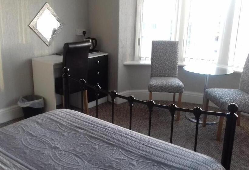 חדר סופריור, Elmfield