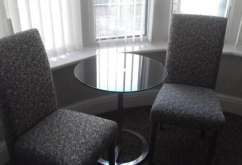 חדר סופריור, Elmfield