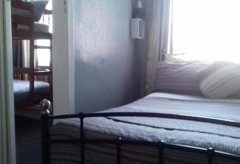 חדר משפחתי, Elmfield