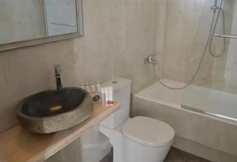 اتاق کلاسیک سه تخته, Faros Resort