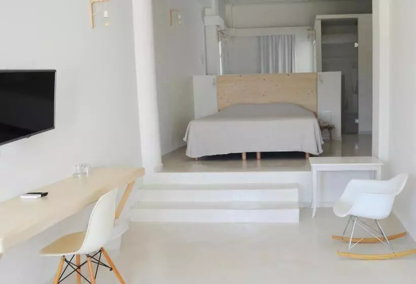 سوییت سوپریور با چشم‌انداز دریا, Faros Resort