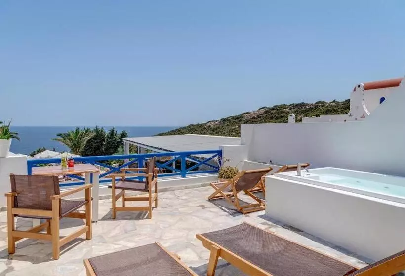 سوییت سوپریور با چشم‌انداز دریا, Faros Resort