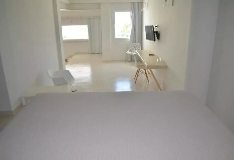 سوئیت با چشم‌انداز دریا و هیدروماساژ, Faros Resort
