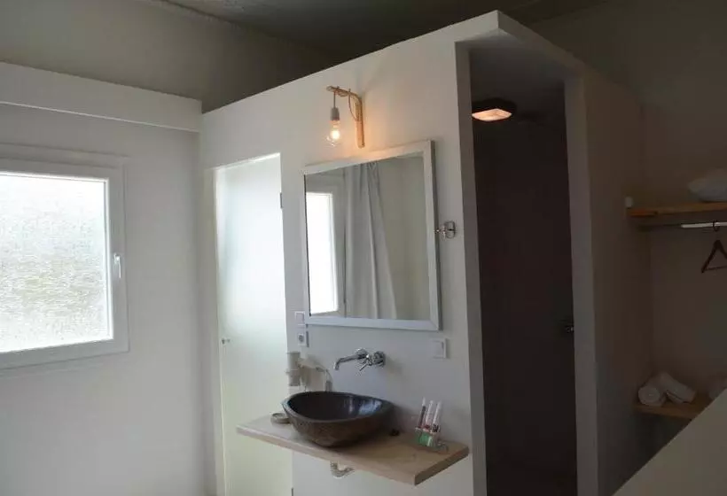 سوئیت با چشم‌انداز دریا و هیدروماساژ, Faros Resort