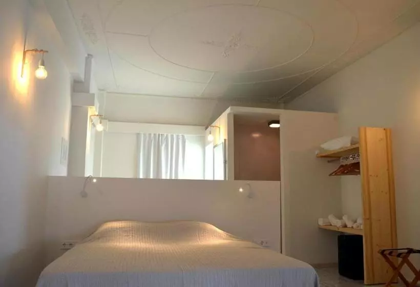 سوئیت با چشم‌انداز دریا و هیدروماساژ, Faros Resort