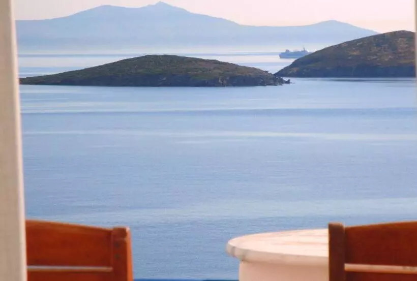 سوئیت اجرایی با چشم‌انداز دریا, Faros Resort