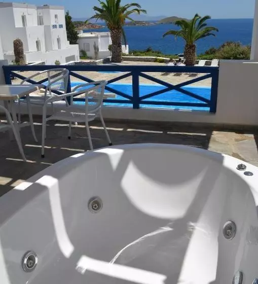 اتاق لوکس با چشم‌انداز دریا, Faros Resort