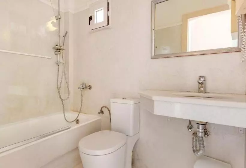 اتاق پریمیوم سه تخته, Faros Resort