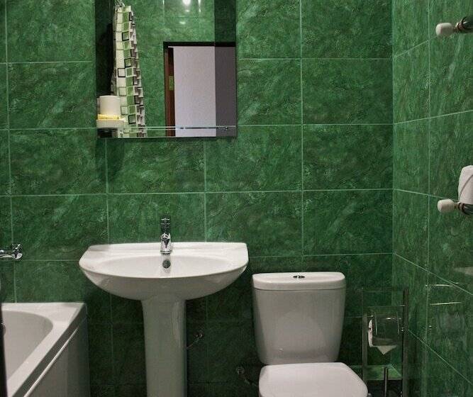 סוויטת ג'וניור, Korona