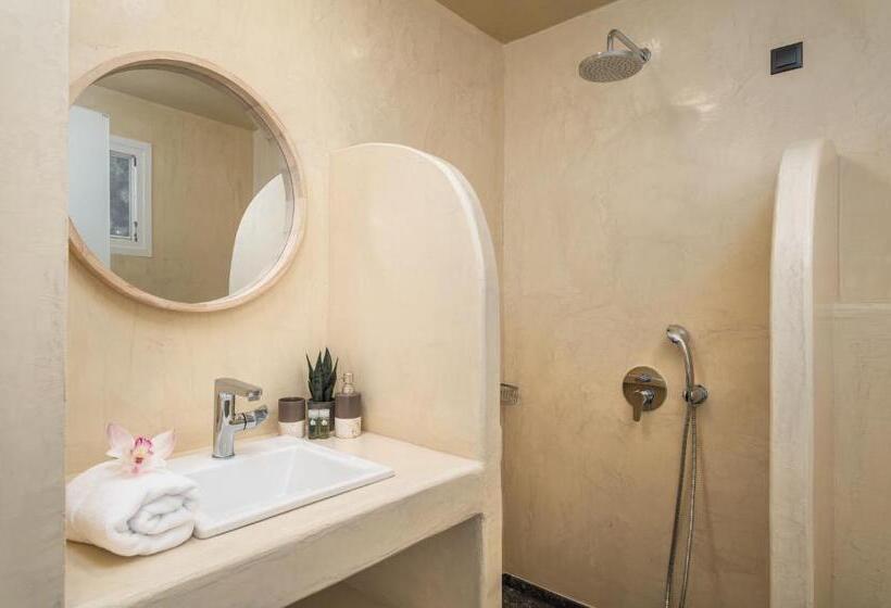 סוויטת ג'וניור דלוקס, Naftilos