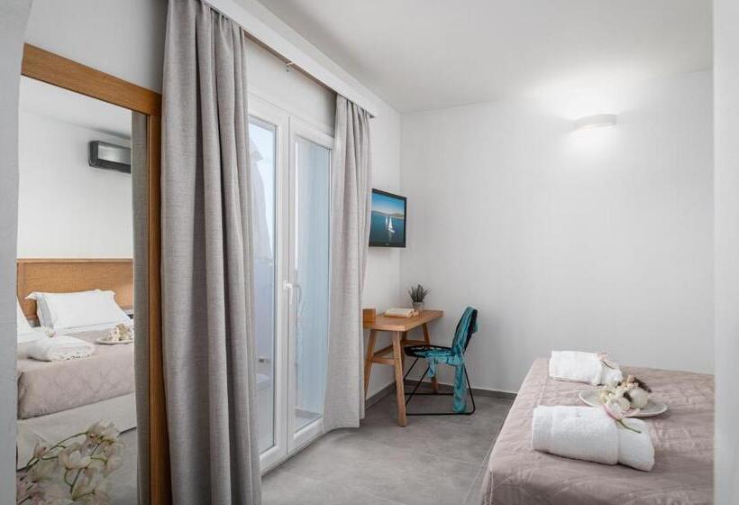 סוויטת ג'וניור דלוקס, Naftilos