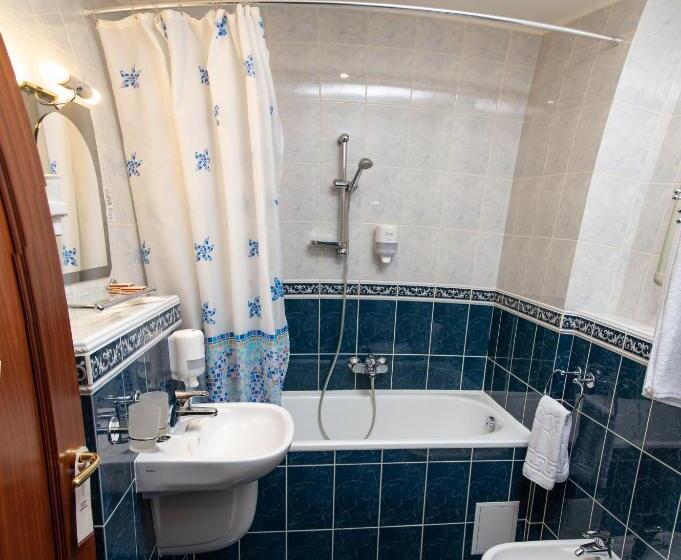 اتاق خانوادگی, Optima Collection Aurora Kryvyi Rih