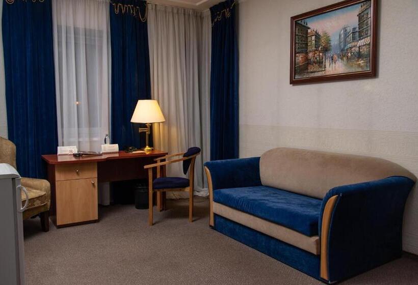 اتاق خانوادگی, Optima Collection Aurora Kryvyi Rih