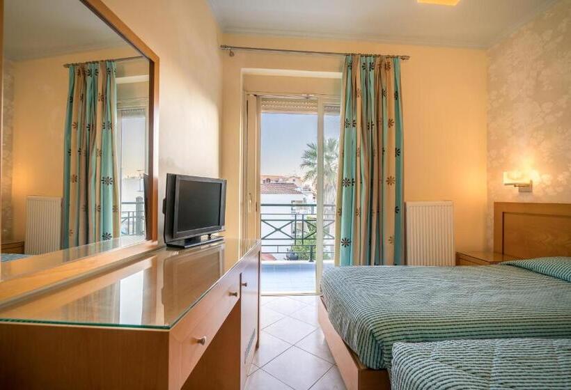 غرفة قياسية مطلة على الجبل, Plaza