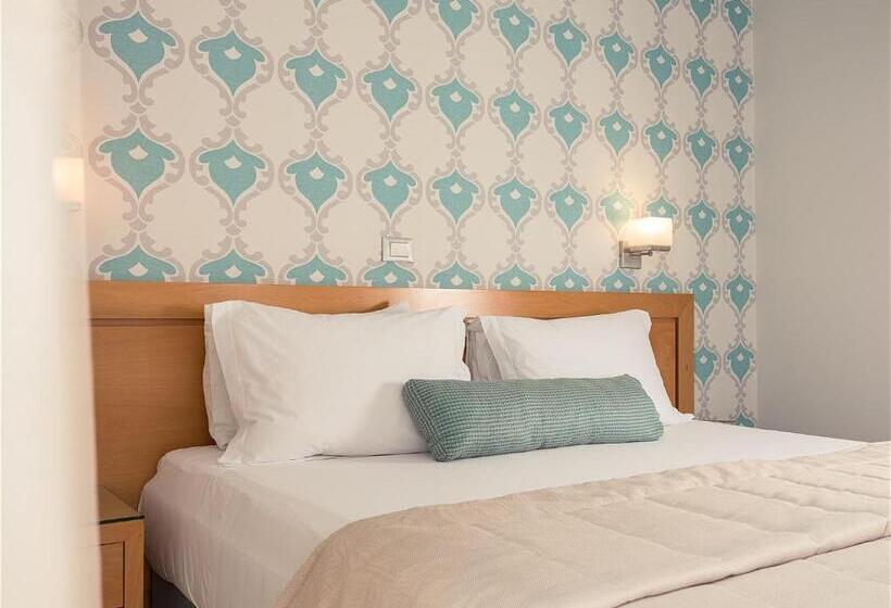 غرفة قياسية إطلالة جانبية علي البحر, Plaza