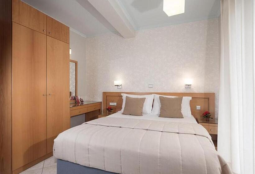 جناح جونيور مطلّ علي البحر, Plaza