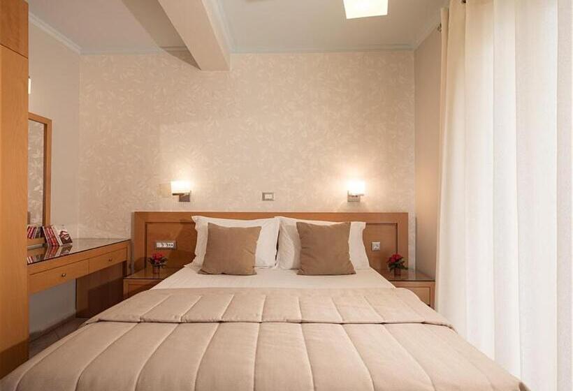 جناح جونيور مطلّ علي البحر, Plaza