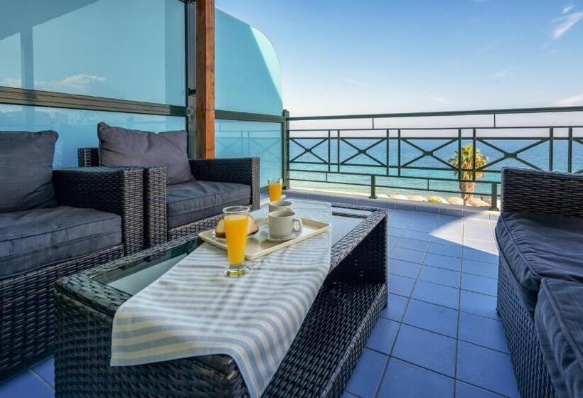 جناح جونيور مطلّ علي البحر, Plaza