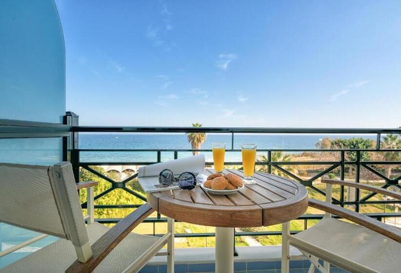 غرفة قياسية مطلّة علي البحر, Plaza