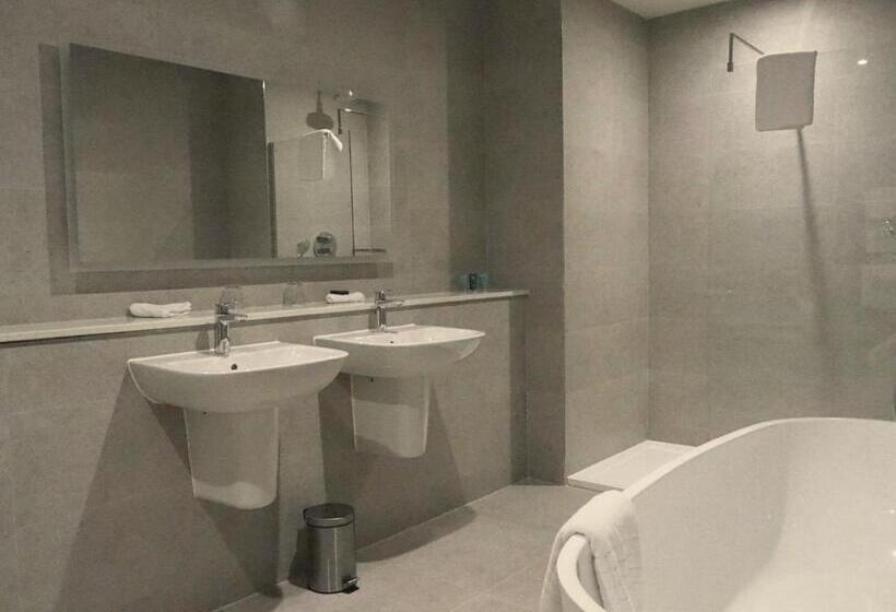 스위트 킹사이즈 침대, Ramada Telford Ironbridge