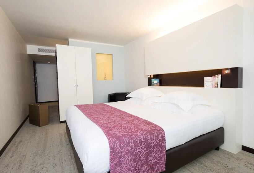 Номер Superior Вид на Город, Royal Antibes   Luxury Hotel, Résidence, Beach & Spa