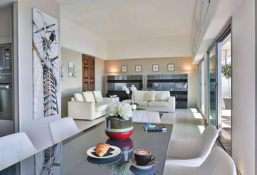 آپارتمان سلطنتی 2 خوابه, Royal Antibes   Luxury Hotel, Résidence, Beach & Spa