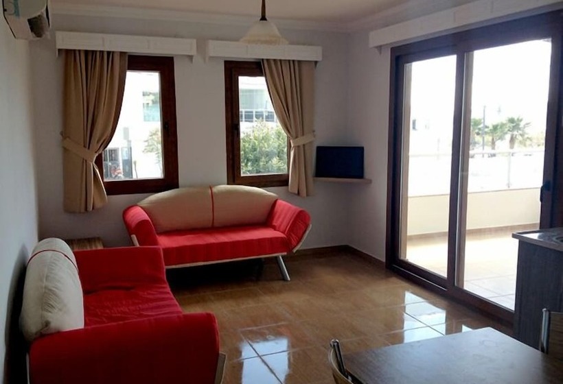 شقة غرفة واحدة, Ozukara Apart 1