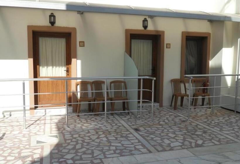 غرفة كلاسيكية ثلاثية, Ozukara Apart 1