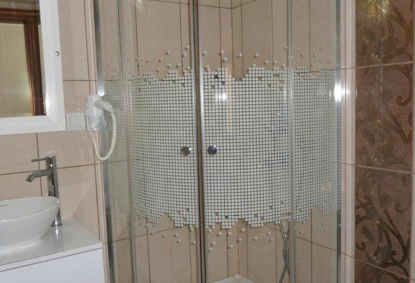 غرفة كلاسيكية ثلاثية, Ozukara Apart 1