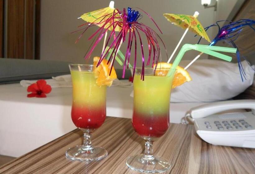 غرفة كلاسيكية ثلاثية, Ozukara Apart 1