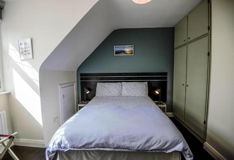 Standard room with outdoor bath, Bluetit Lodge