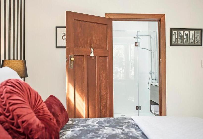 اتاق سوپریور با تخت بزرگ, Pepper Tree Villa